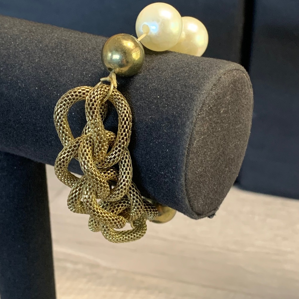 Vintage Gold Tone Mesh Chain and Faux Pearl Stretch Bracelet Mixed Media 4594